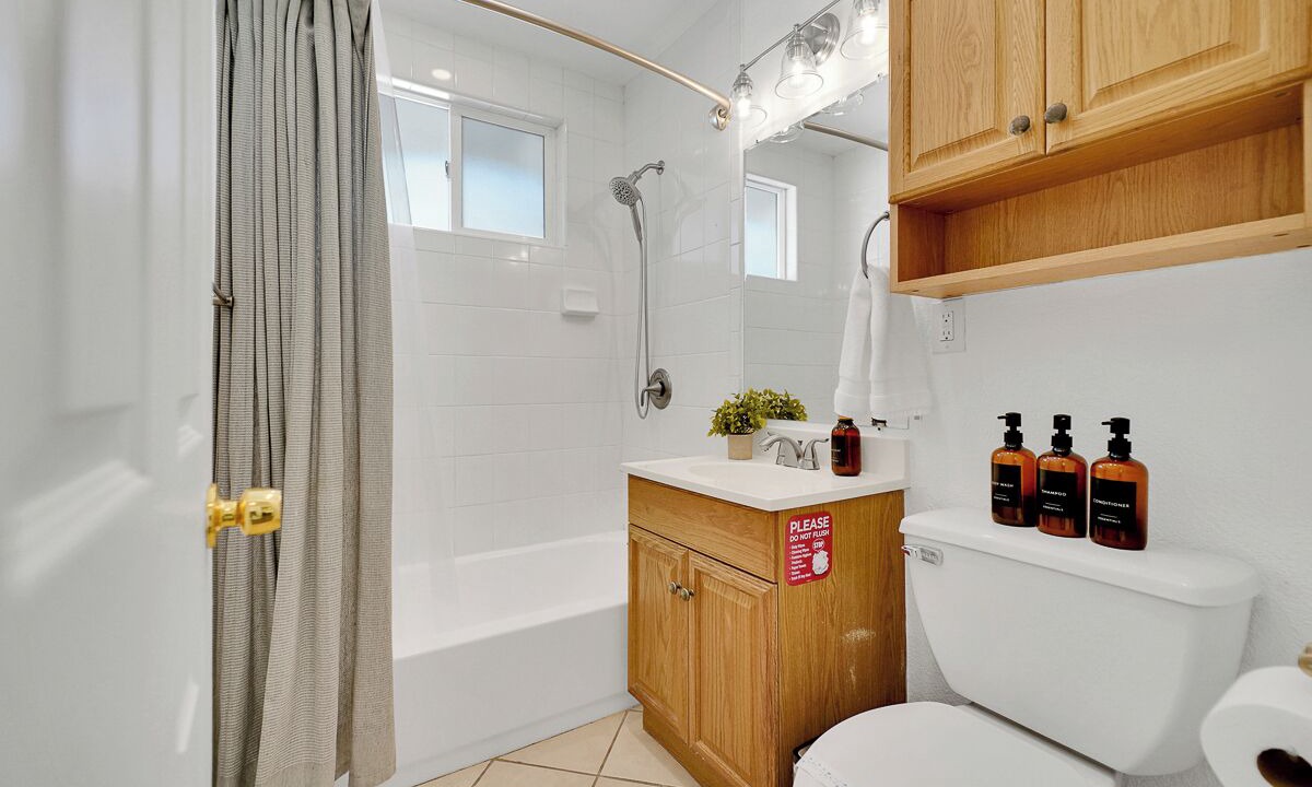 Photo of Bathroom in Lowlanders