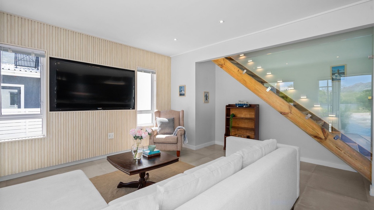 Photo of Livingroom in Betty's Bay