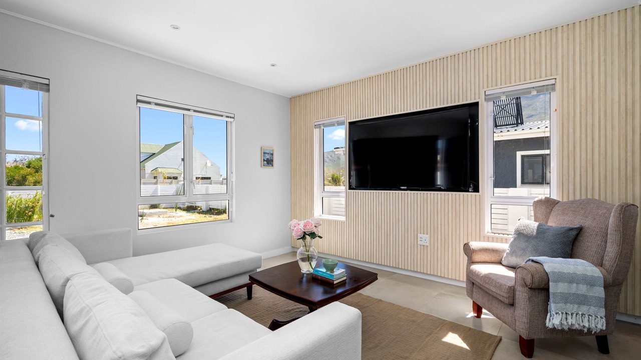 Photo of Livingroom in Betty's Bay