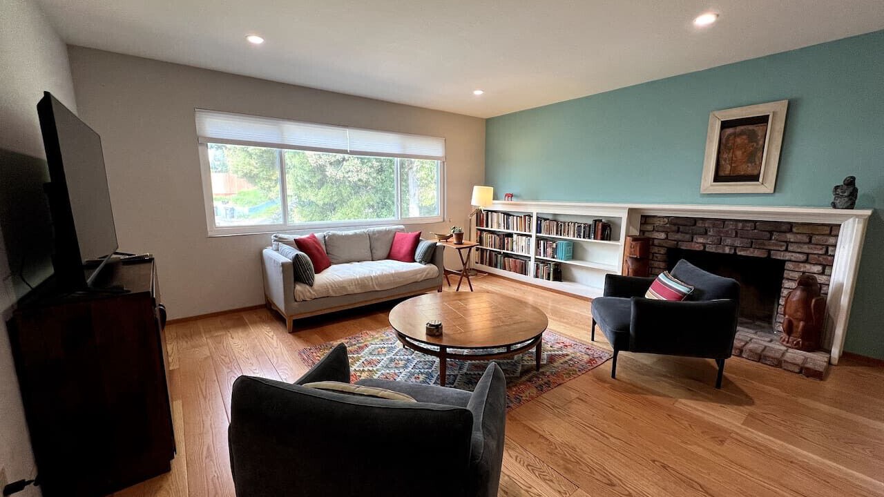 Photo of Livingroom in Redwood Heights