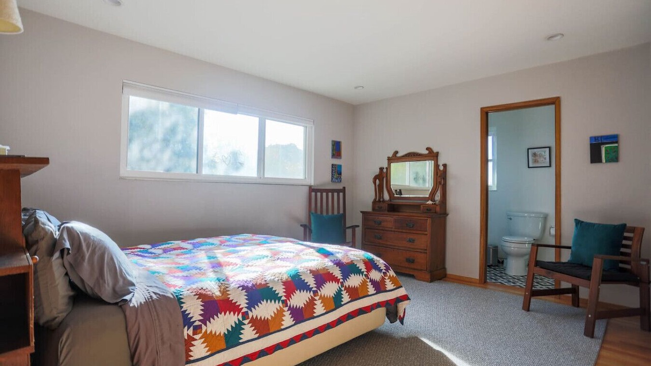 Photo of Bedroom in Redwood Heights