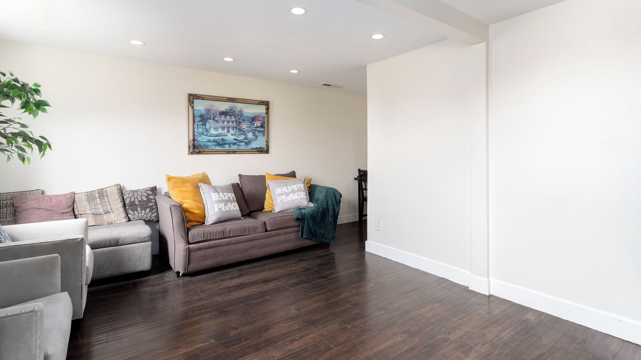 Photo of Livingroom in Oakland