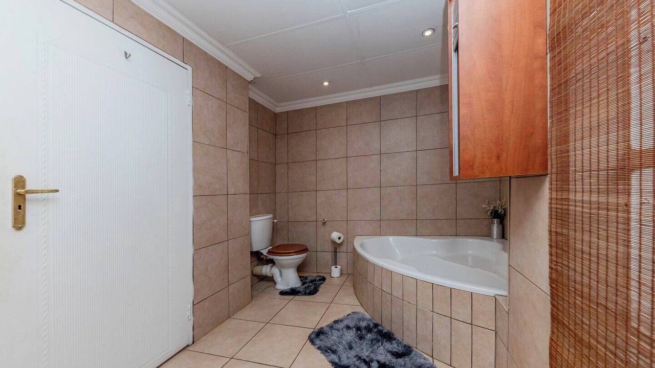 Photo of Bathroom in Greater Johannesburg Metropolitan Area