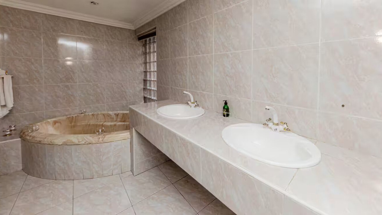 Photo of Bathroom in Greater Johannesburg Metropolitan Area