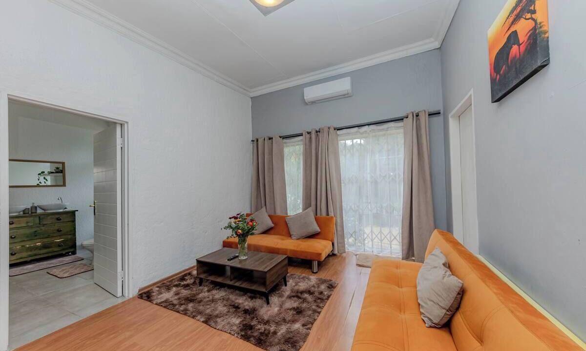 Photo of Livingroom in Greater Johannesburg Metropolitan Area