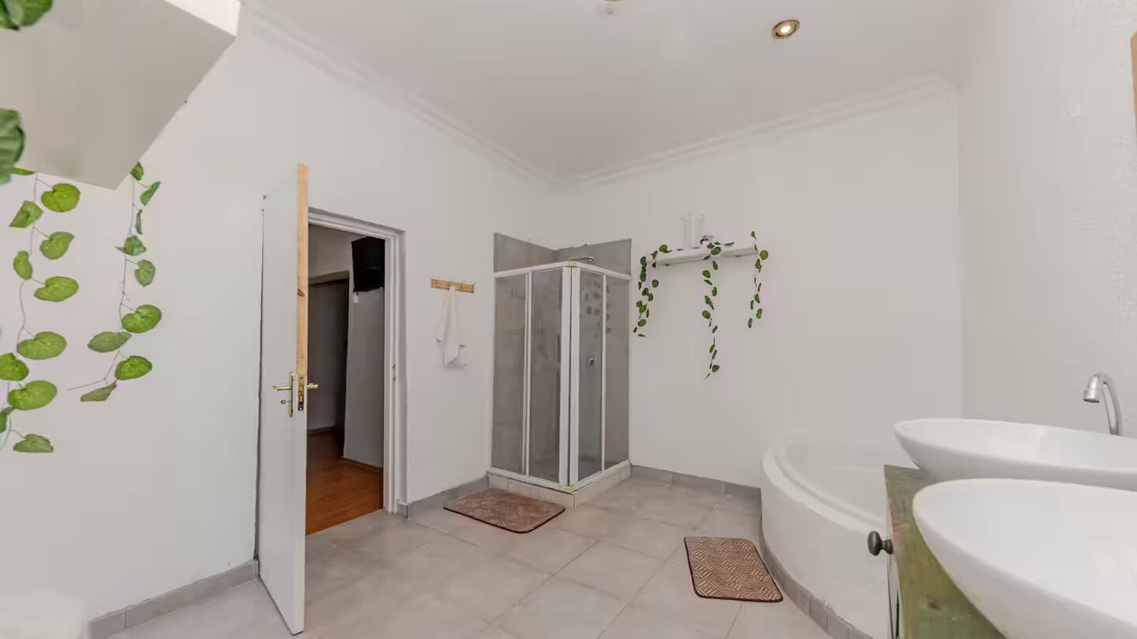 Photo of Bathroom in Greater Johannesburg Metropolitan Area