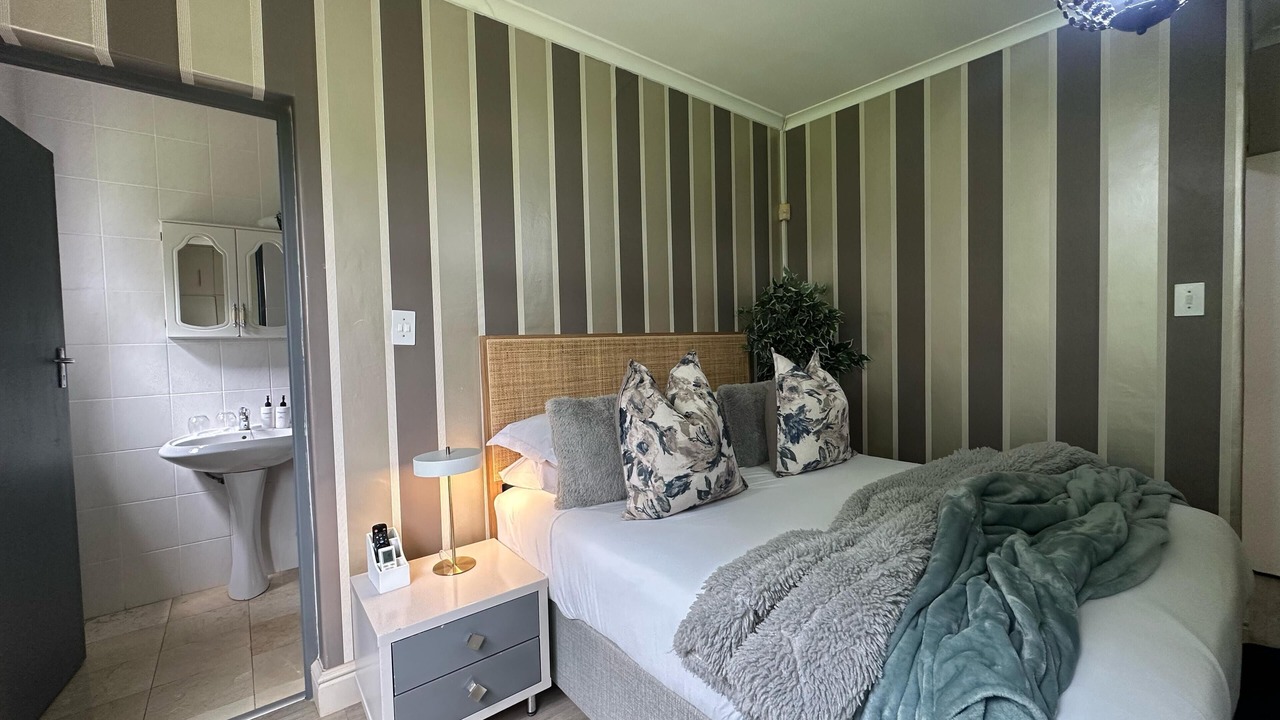 Photo of Bedroom in Lakeside