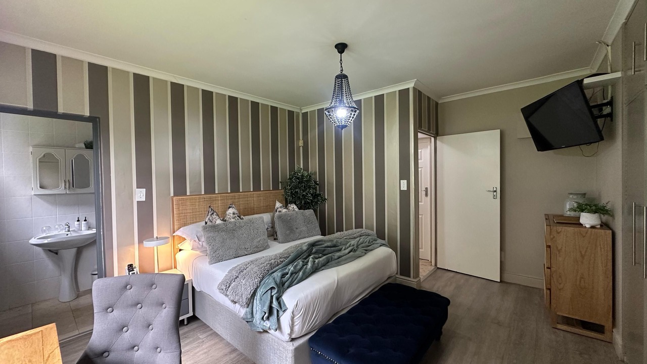 Photo of Bedroom in Lakeside