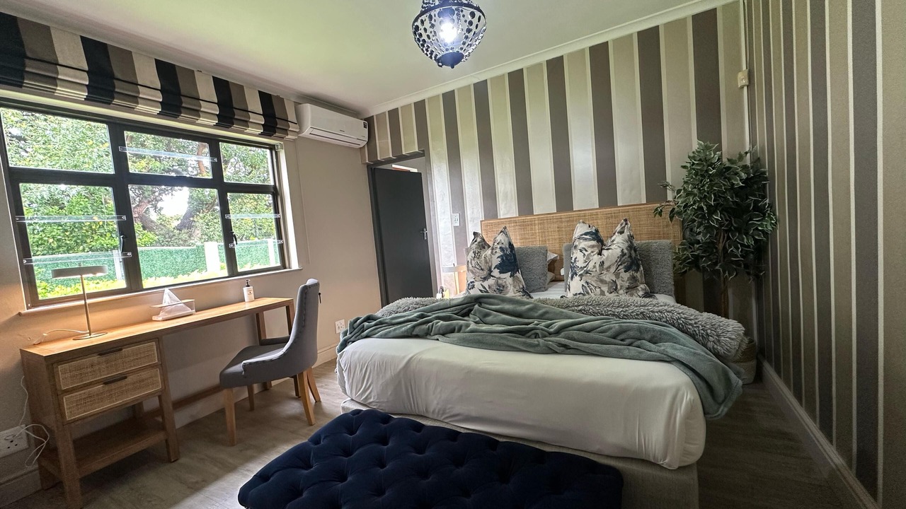 Photo of Bedroom in Lakeside