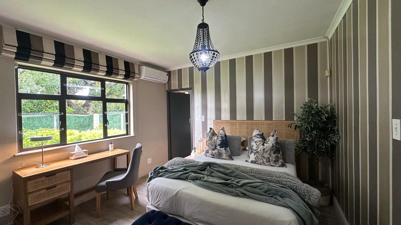 Photo of Bedroom in Lakeside