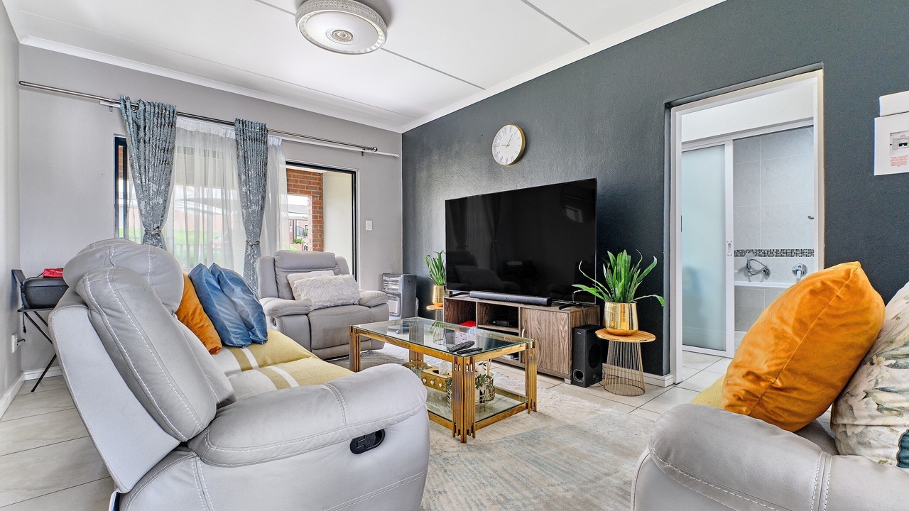 Photo of Livingroom in Greater Johannesburg Metropolitan Area