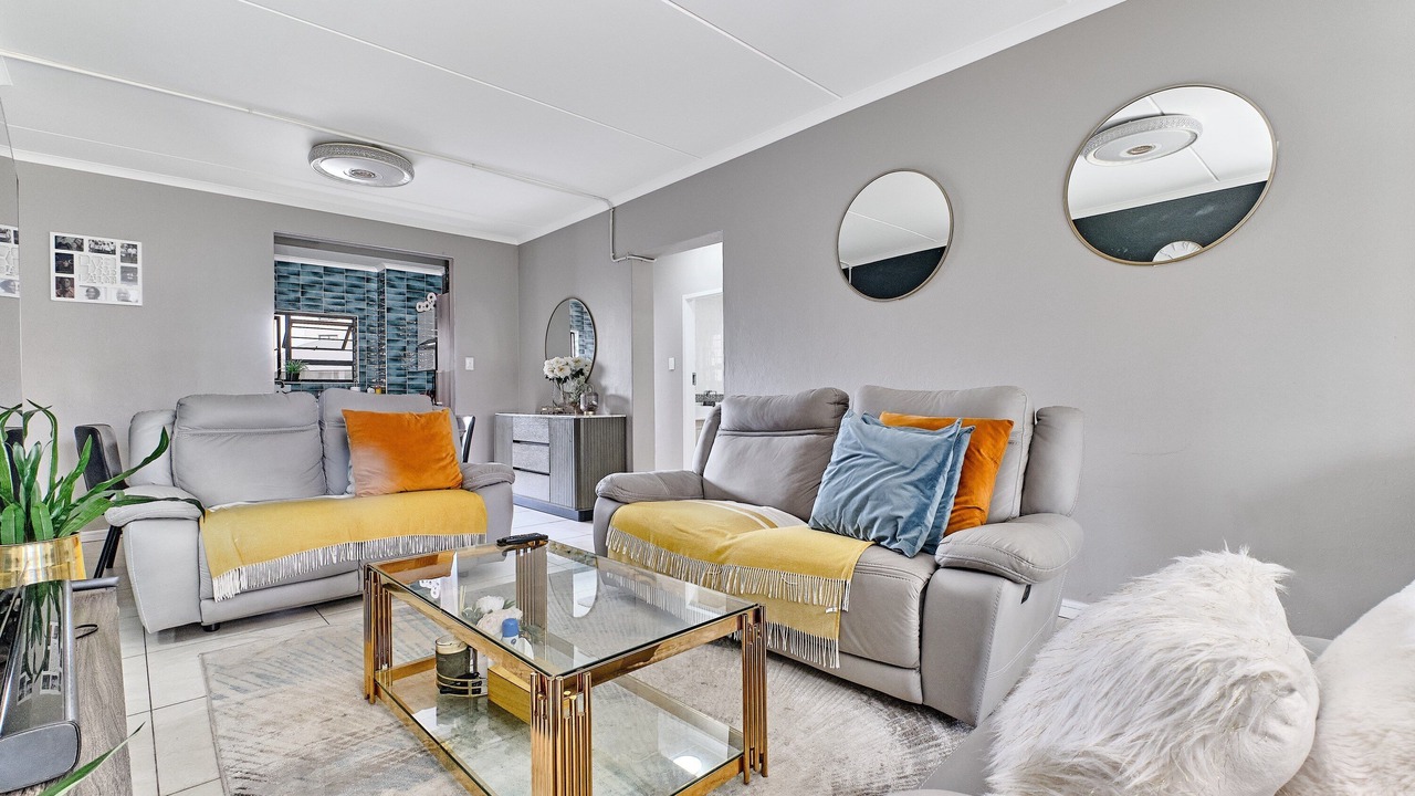 Photo of Livingroom in Greater Johannesburg Metropolitan Area