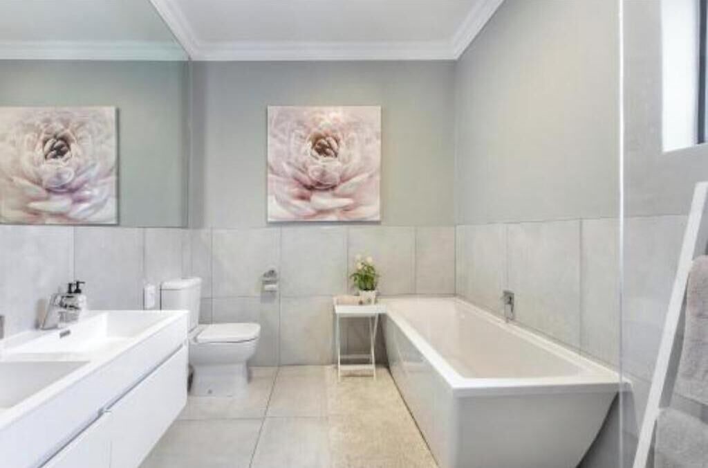 Photo of Bathroom in Lakeside
