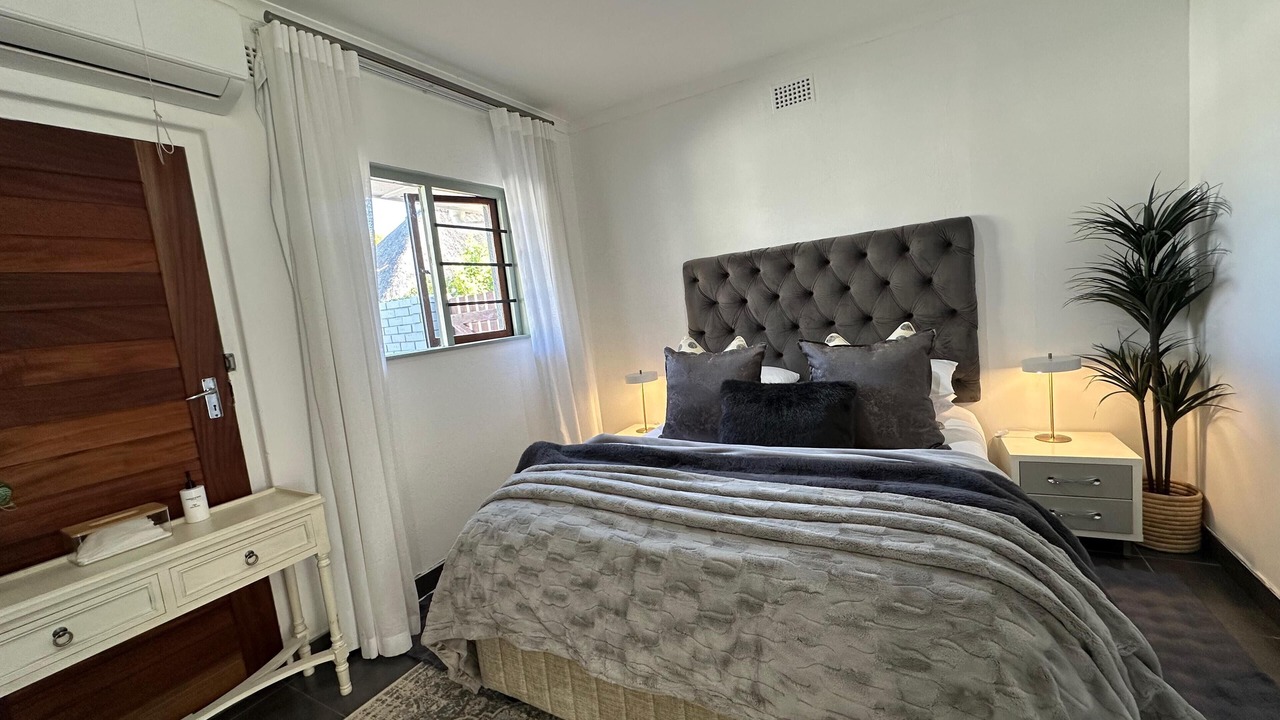 Photo of Bedroom in Lakeside