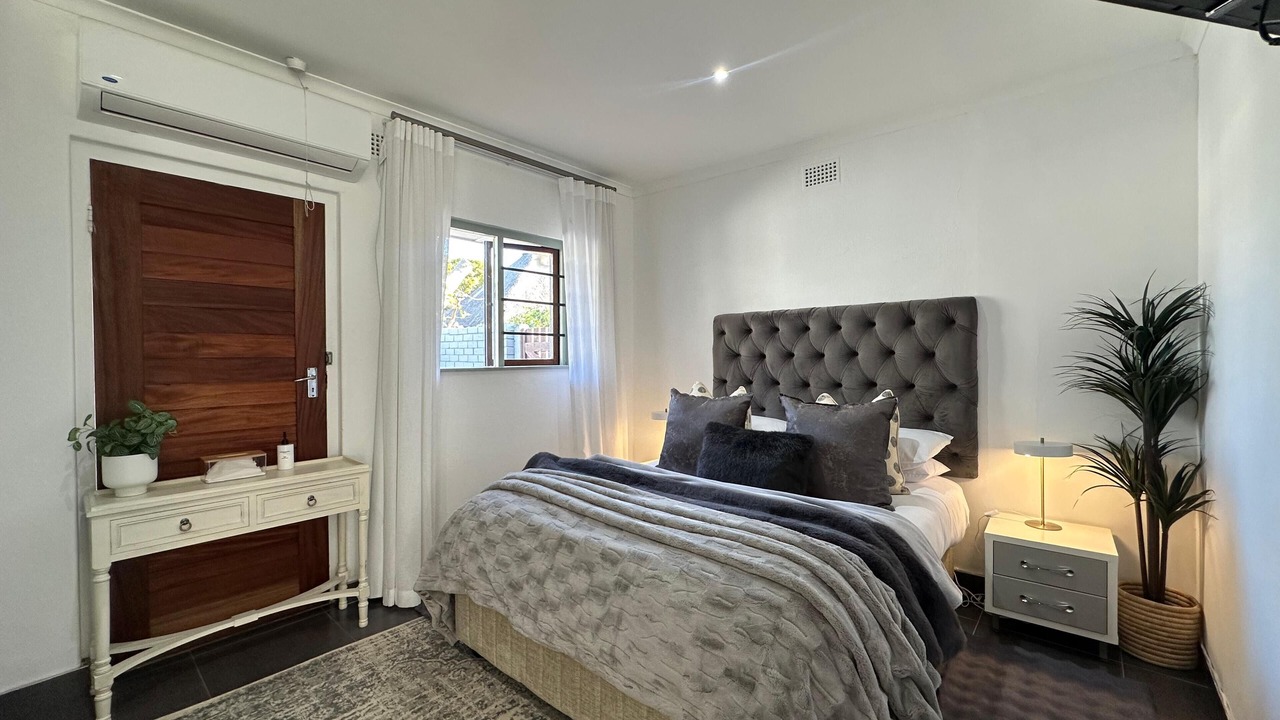 Photo of Bedroom in Lakeside