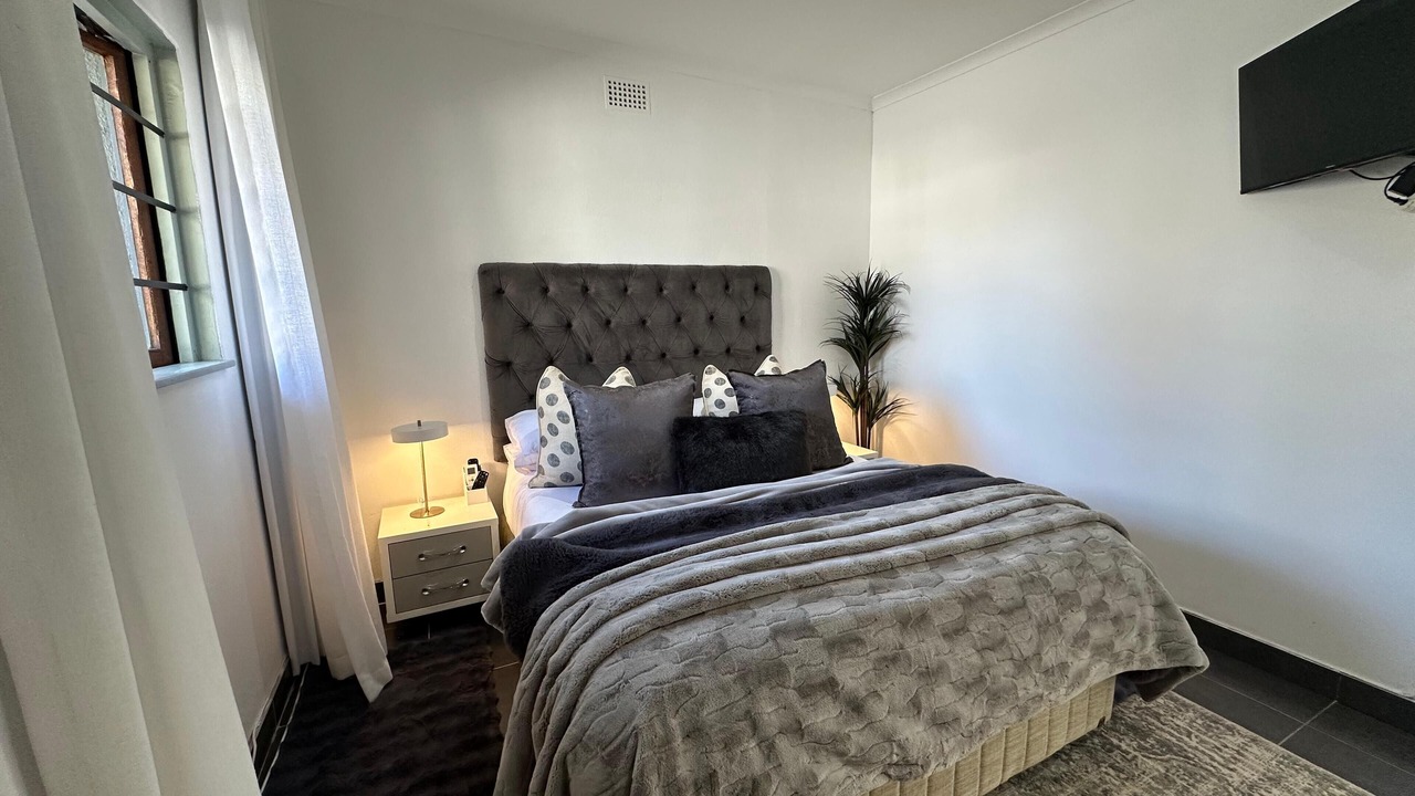 Photo of Bedroom in Lakeside