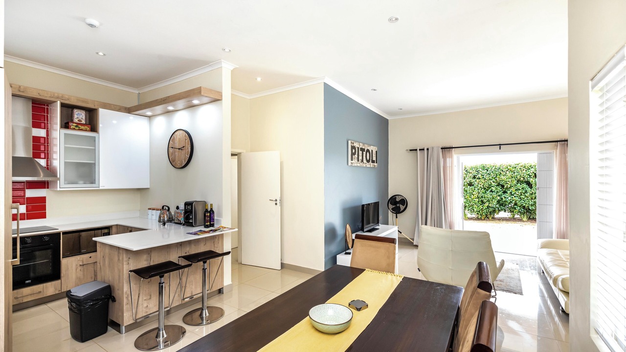 Photo of Livingroom in Beacon Bay