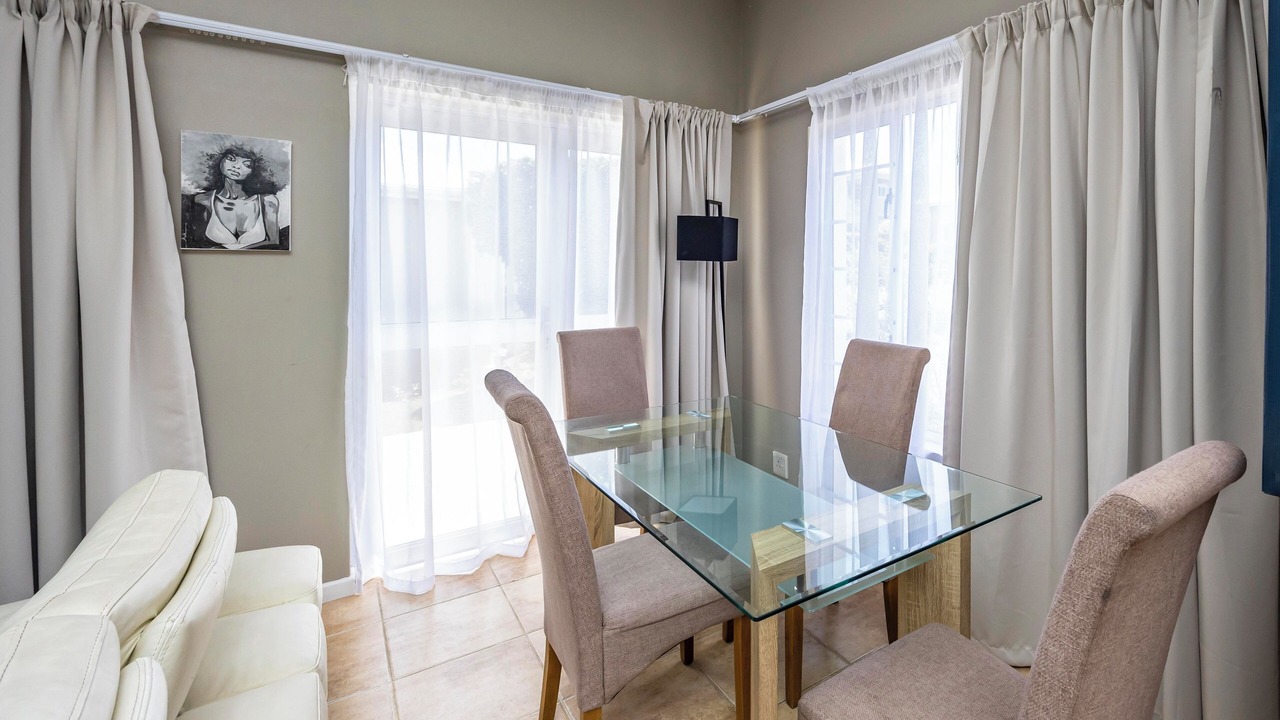 Photo of Livingroom in Beacon Bay