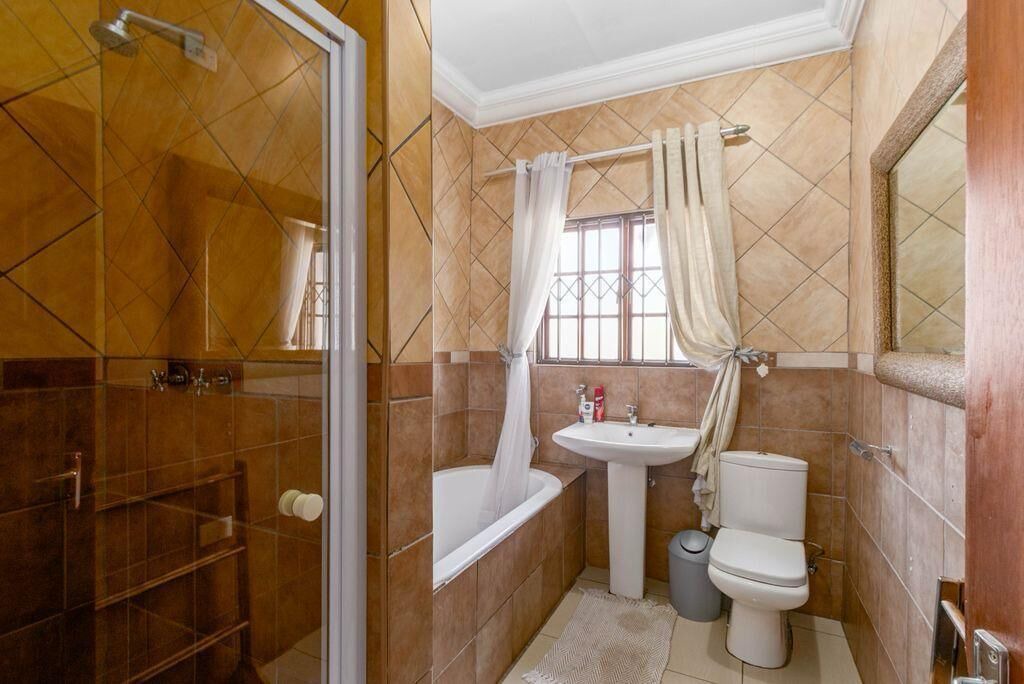 Photo of Bathroom in Greater Johannesburg Metropolitan Area