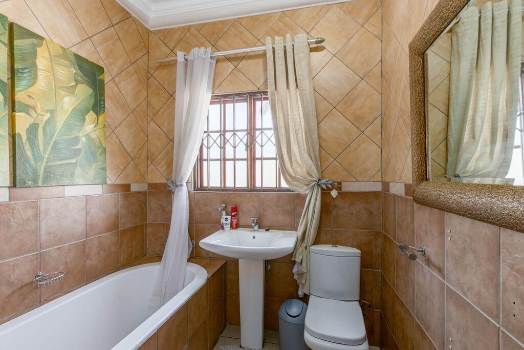 Photo of Bathroom in Greater Johannesburg Metropolitan Area
