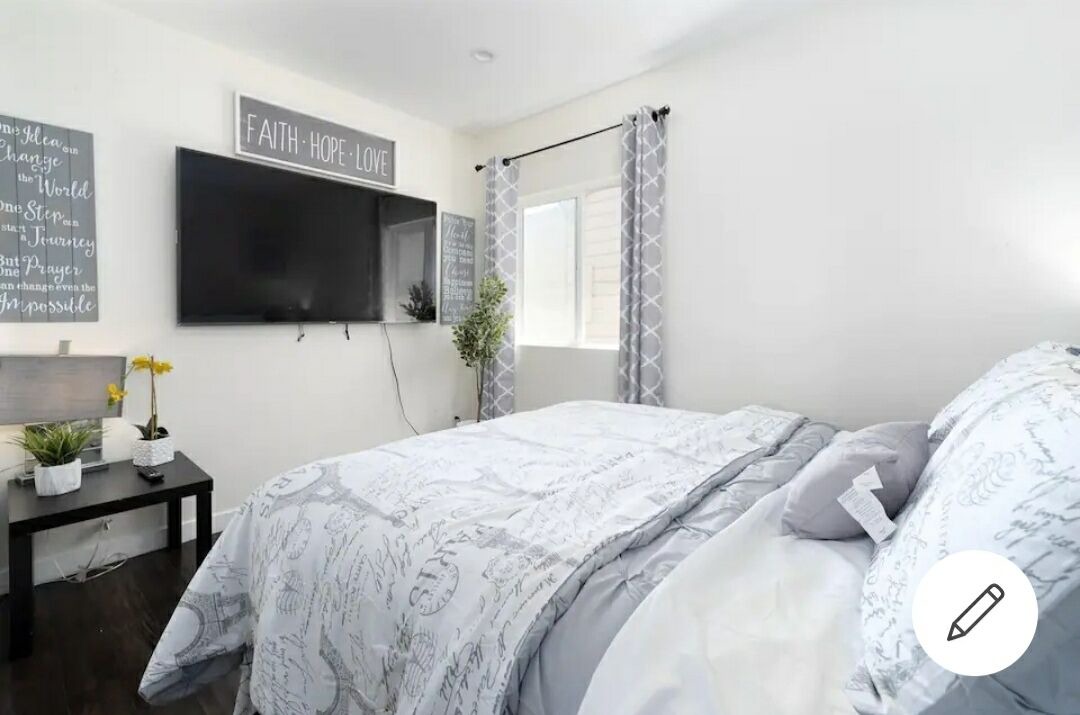 Photo of Bedroom in Oakland