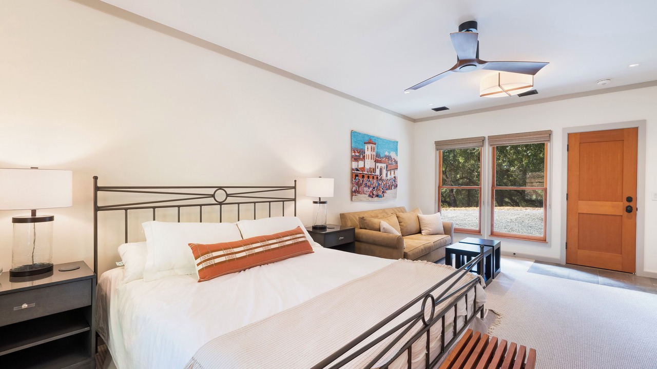 Photo of Bedroom in Geyserville