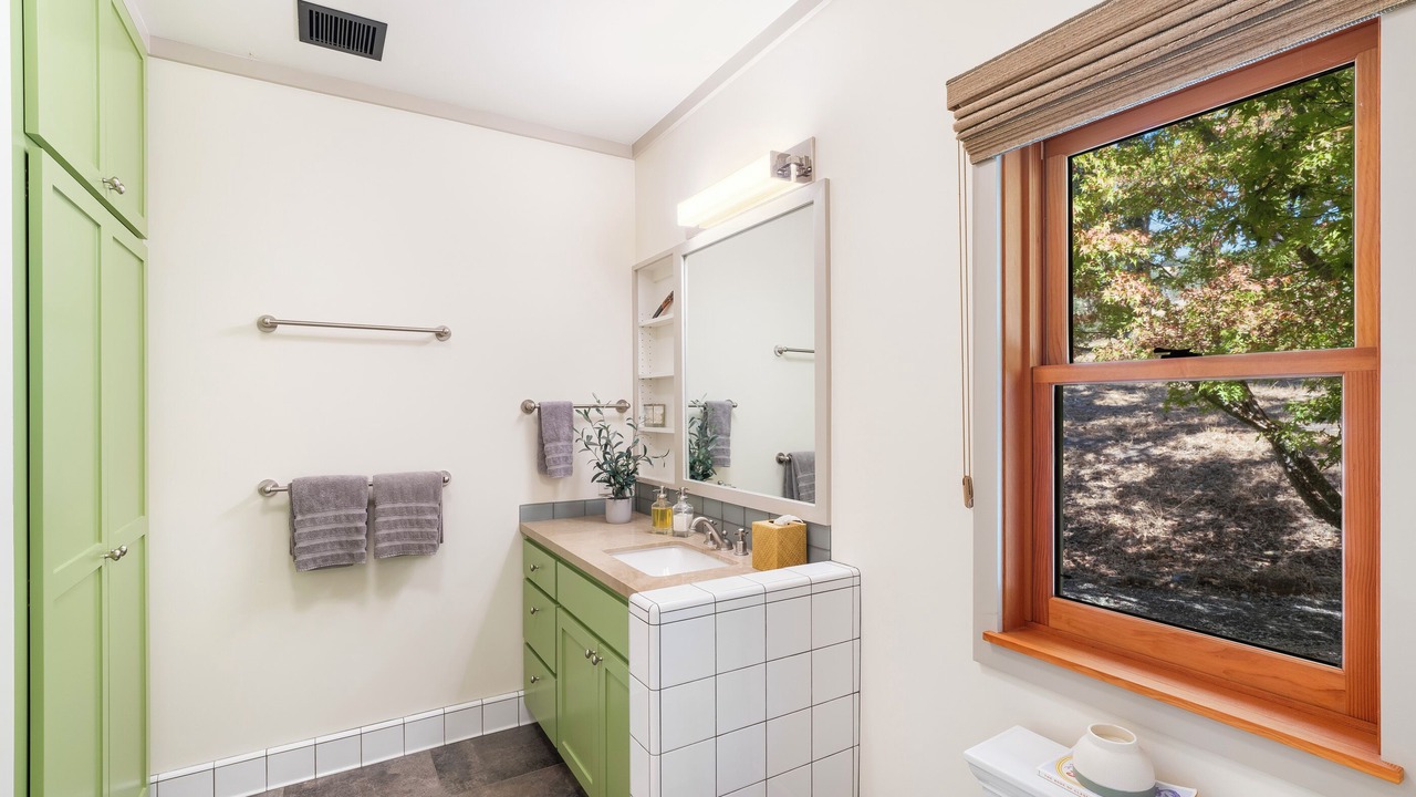 Photo of Bathroom in Geyserville