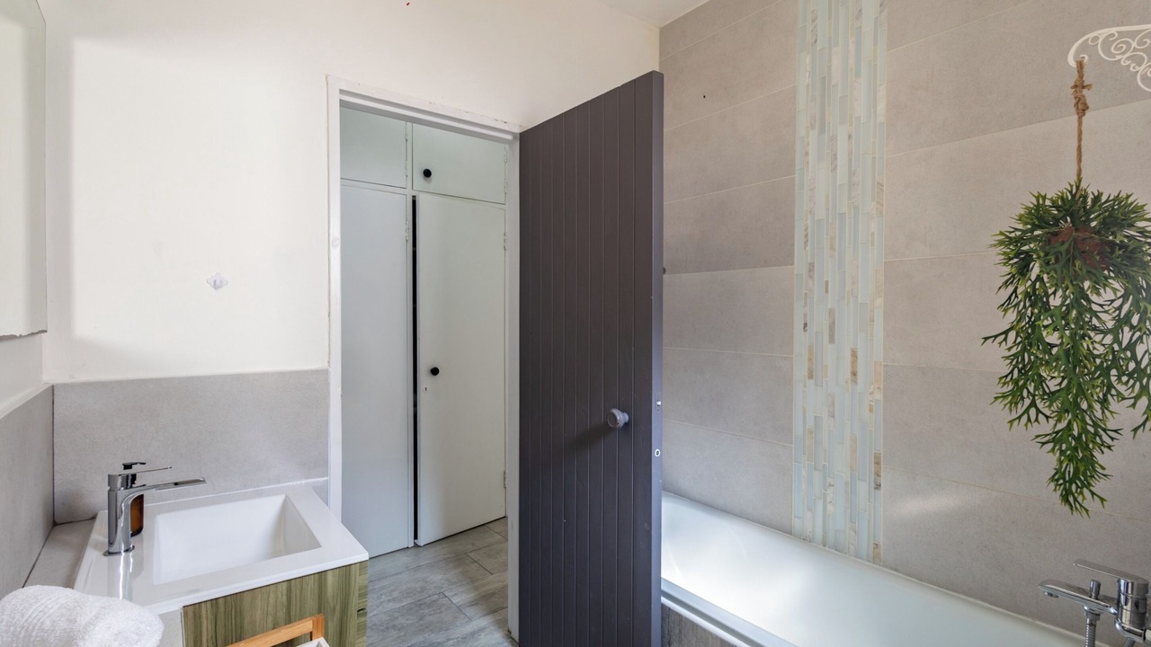 Photo of Bathroom in Shaka's Rock