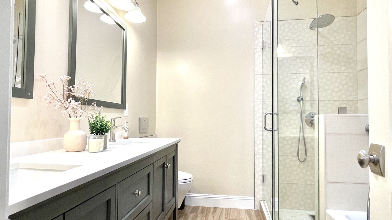 Photo of Bathroom in Visitacion Valley