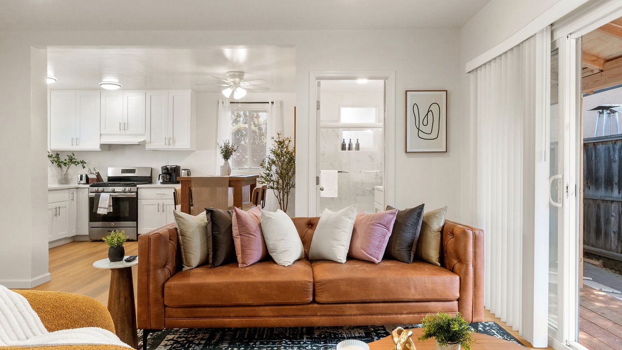 Photo of Livingroom in Old Mountain View