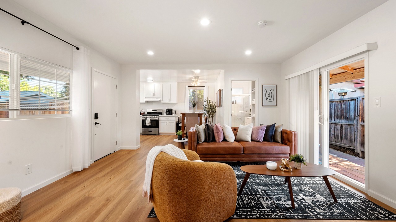 Photo of Livingroom in Old Mountain View