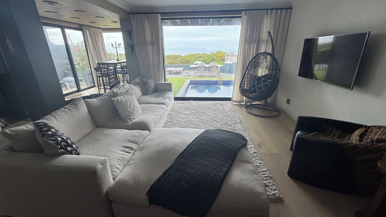 Photo of Livingroom in Westcliff