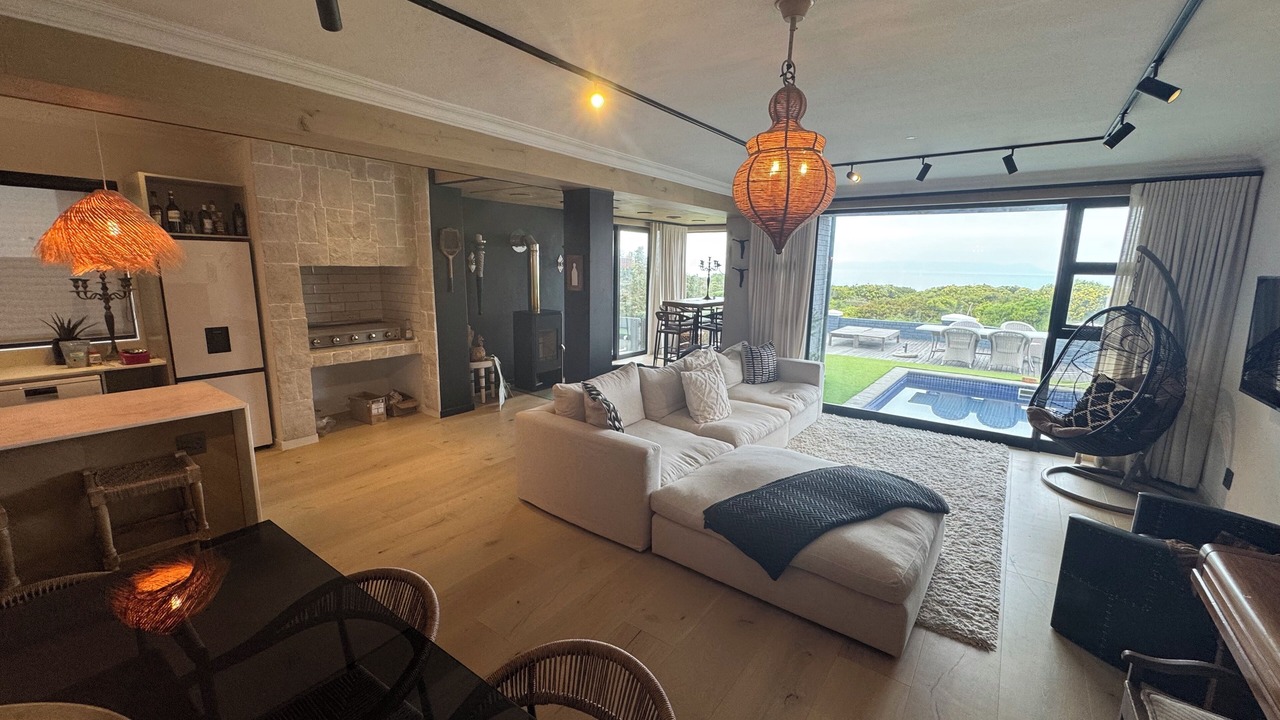 Photo of Livingroom in Westcliff