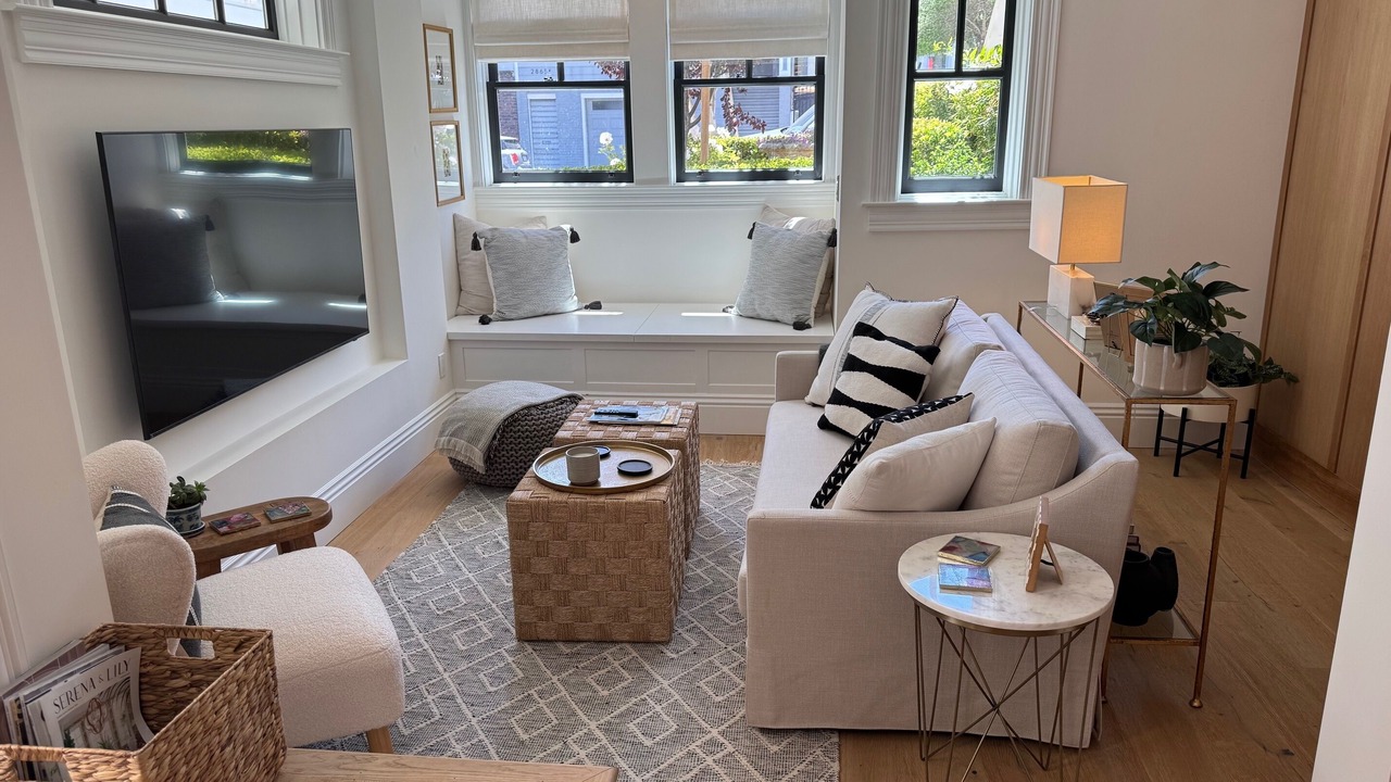 Photo of Livingroom in Lower Pacific Heights