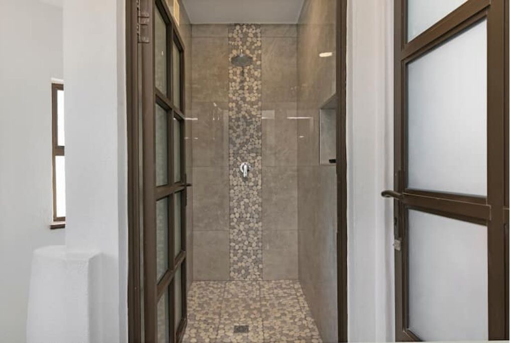 Photo of Bathroom in Selection Beach