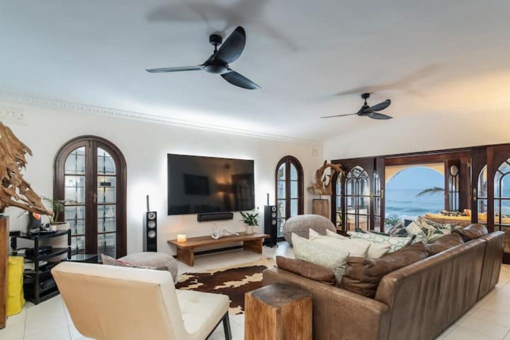Photo of Livingroom in Sheffield Beach