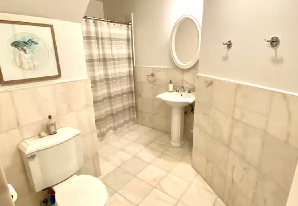 Photo of Bathroom in Crocker-Amazon