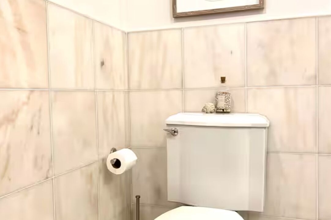 Photo of Bathroom in Crocker-Amazon