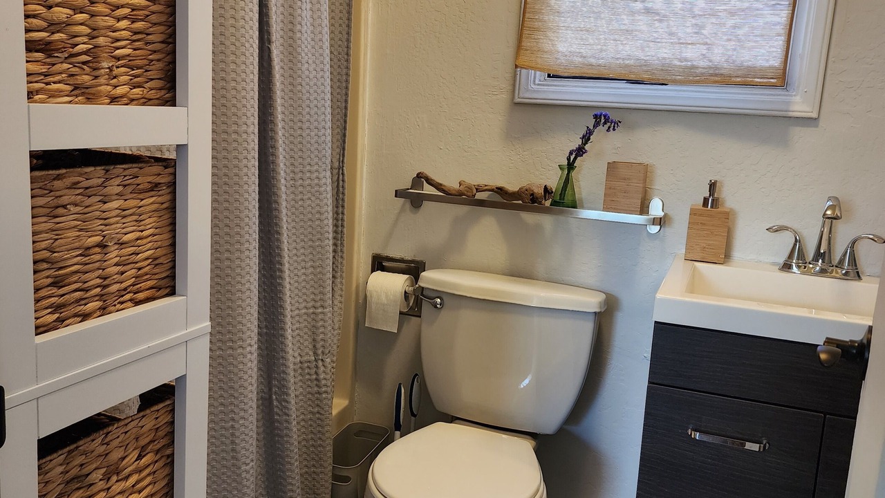 Photo of Bathroom in Broadmoor District