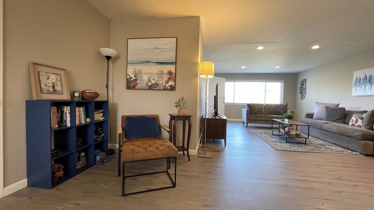 Photo of Livingroom in North Central