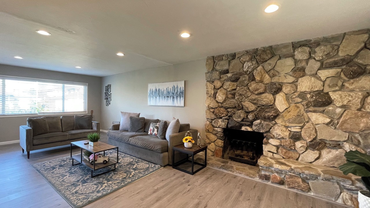 Photo of Livingroom in North Central