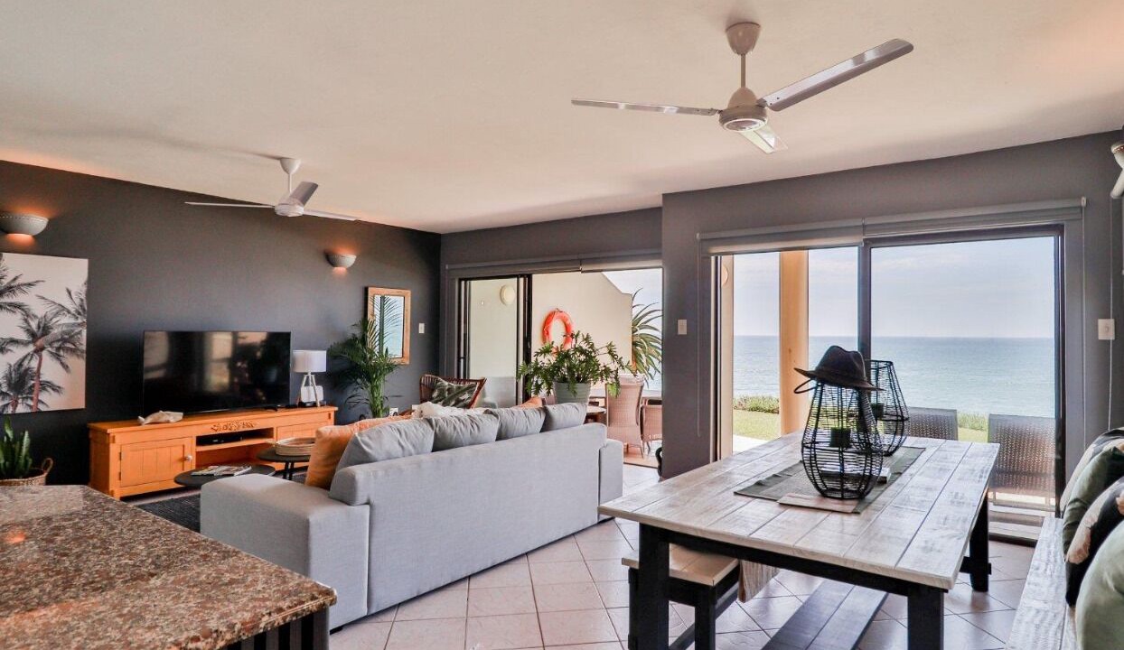 Photo of Livingroom in Tinley Manor