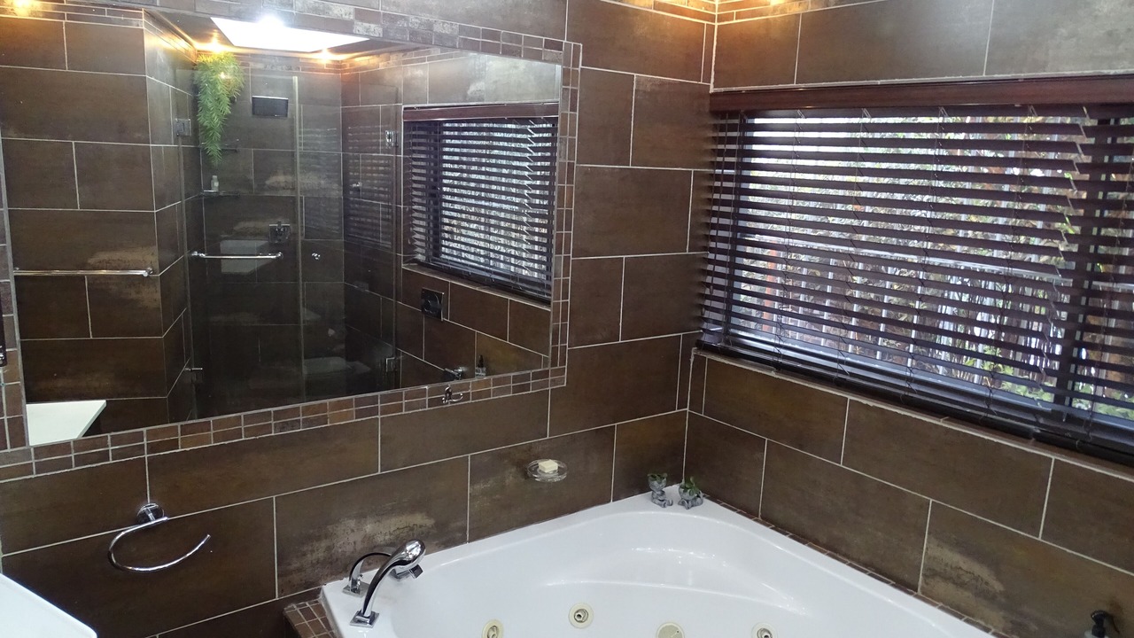 Photo of Bathroom in Greater Johannesburg Metropolitan Area