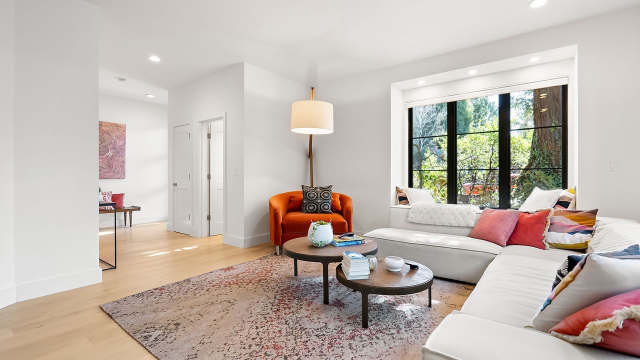 Photo of Livingroom in Allied Arts