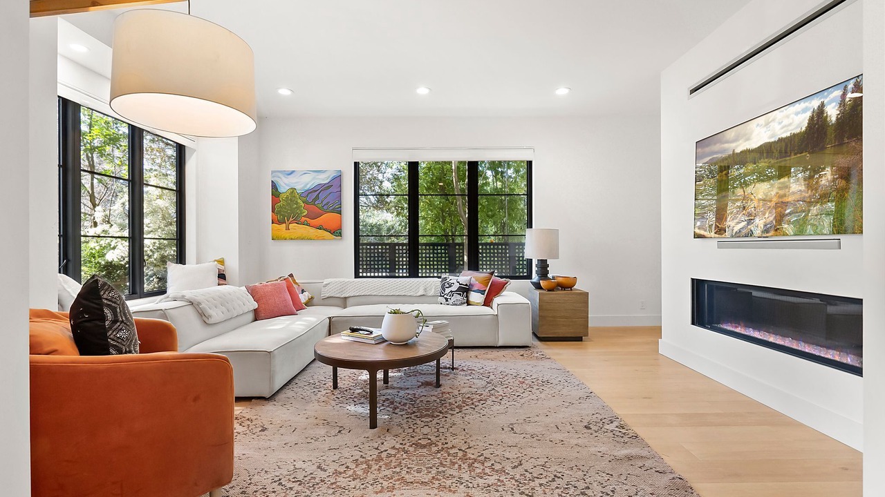 Photo of Livingroom in Allied Arts