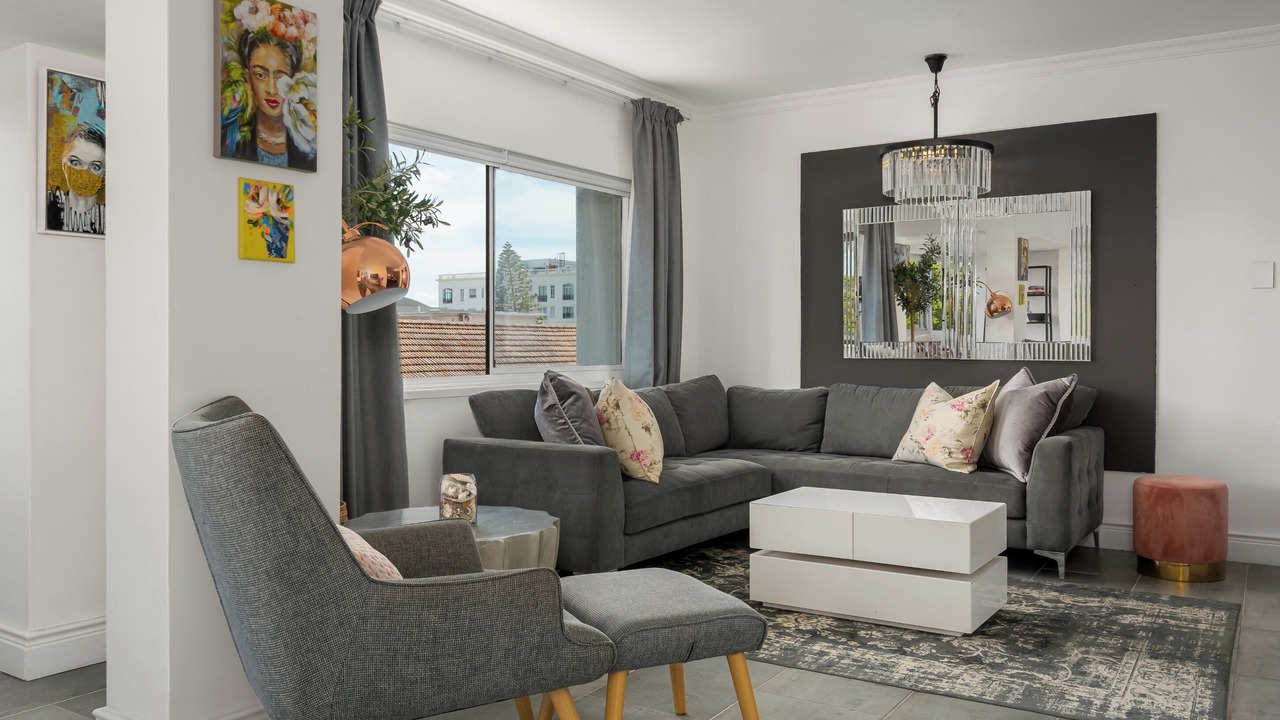 Photo of Livingroom in Three Anchor Bay