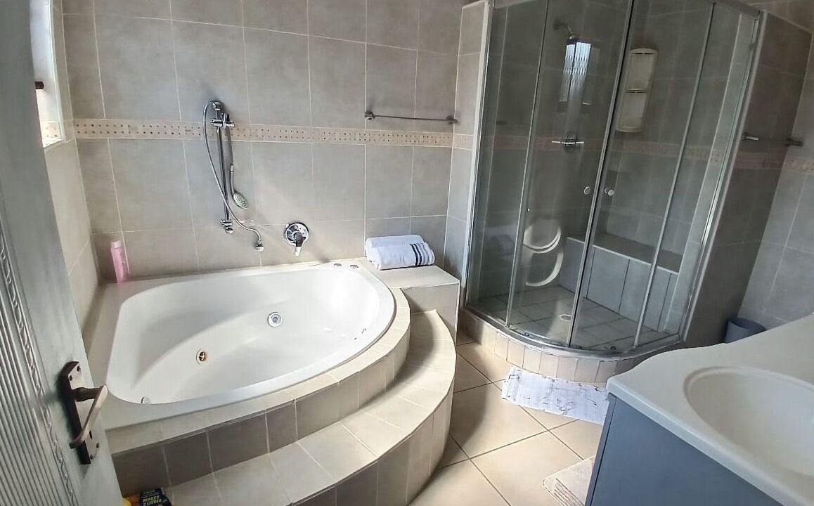 Photo of Bathroom in Greater Johannesburg Metropolitan Area