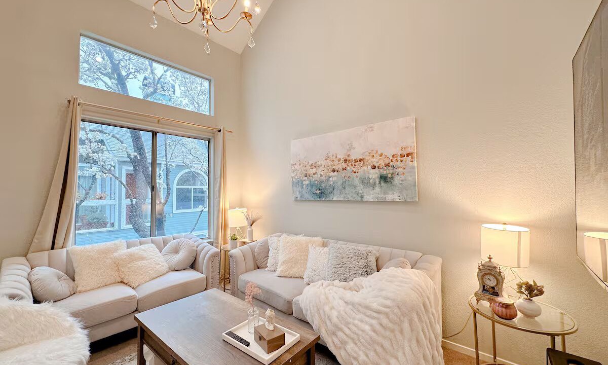 Photo of Livingroom in Redwood Shores
