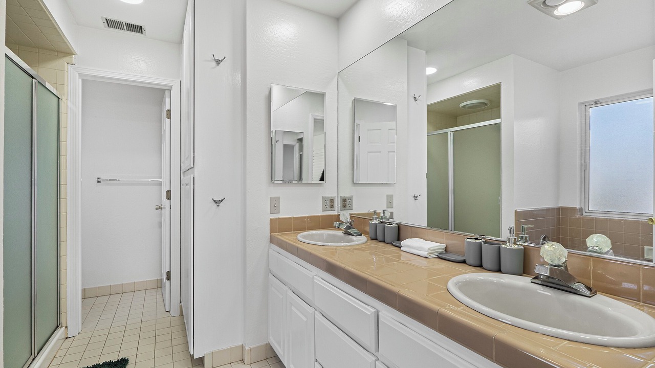 Photo of Bathroom in Avalon