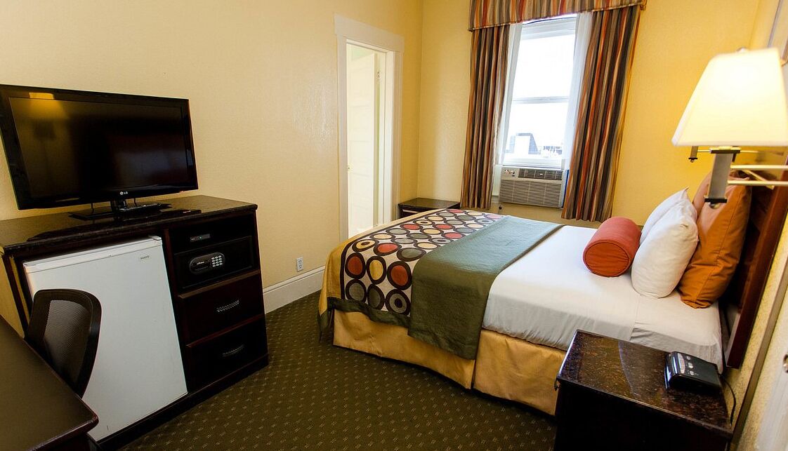 Photo of Bedroom in Tenderloin